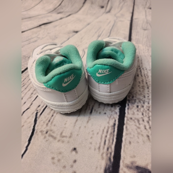 Nike Toddler Force 1 Sneaker - Picture 3 of 6